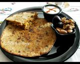 A picture of step 2 of Mooli Paratha.