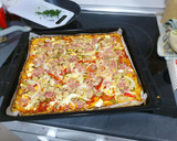 Foto del paso 6 de la receta: Pizza con masa de coliflor de salchichas y queso