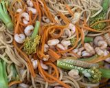 Foto del paso 5 de la receta Wok de verduras y camarones con sorpresa de espaguetis