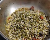 मोड आलेल्या मुंगाची उसळ (mod alelya moongachi usal recipe in marathi) रेसिपी स्टेप 3 फोटो 