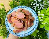 Hình bước làm 4 của món Lạp xưởng tươi xào hành lá