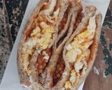 Foto langkah ke 3 dari resep Sandwich Nugget & Egg Scramble.
