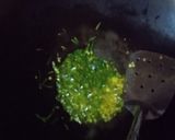 Foto langkah ke 3 dari resep Nasi Goreng Daun Jeruk.