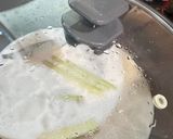 Foto langkah ke 2 dari resep Nasi Bakar Ayam Suwir kemangi.