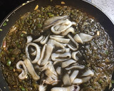 Foto del paso 6 de la receta: Arroz negro con calamares