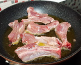 Foto del paso 4 de la receta: Costillas de cerdo con pisto