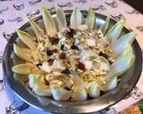 Une image de l'étape 7 de Salade de jeunes endives aux raisins et fourme d ambert.