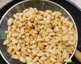 Foto langkah ke 3 dari resep Kacang Bawang Renyah Gurih.