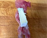 Foto del paso 3 de la receta Flores de calabacín rellenas de queso brie y jamón