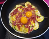 Foto del paso 2 de la receta: Calabacín con queso jamón y huevos