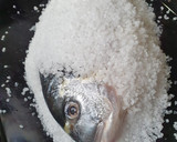 Foto del paso 4 de la receta: *Dorada a la sal* (Rápidas. Recetas contrareloj)