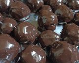 चॉकलेट बॉल्स (chocolate balls recipe in Hindi) रेसिपी चरण 4 फोटो