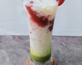 Foto langkah ke 4 dari resep Strawberry Matcha Latte.
