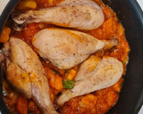 Foto del paso 5 de la receta: Jamoncitos de pollo en salsa de puerros, calabacín y manzana
