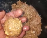 A picture of step 3 of Gond ke laddu.