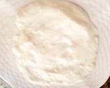 Foto del paso 1 de la receta: Semi helado de fresones laminados en forma de flor con yogur