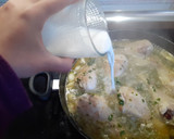 Foto del paso 5 de la receta: Pollo guisado en salsa de ajos☆☆☆