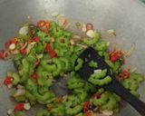 Foto langkah ke 3 dari resep Pare tumis saus tiram.