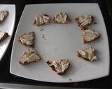 Foto del paso 3 de la receta: Mini cruasanes tostados con atún y queso