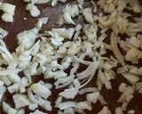 Foto del passaggio 3 della ricetta Tartare di pomodorini cipolle e datteri