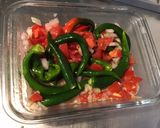 Une image de l'étape 6 de Piments verts doux aux tomates et oignon de roscoff.