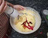 Foto del paso 4 de la receta: Pink magdalenas con relleno de choco blanco