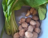 Foto langkah ke 1 dari resep Sayur caisim mix bakso.
