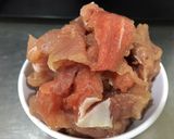 รูปขั้นตอนการทำที่ 1 ของ หมูผัดน้ำมันหอย เมนูแสนง่ายและรวดเร็ว