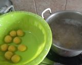 Foto langkah ke 4 dari resep Bakso Goreng Mekar sambal cuka.