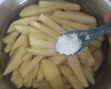 Foto langkah ke 1 dari resep Kentang goreng ala KFC.