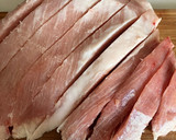 Foto del paso 1 de la receta: Paellita de secreto ibérico, con habas y ajos tiernos