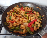 Foto del paso 4 de la receta: Pasta de lentejas con pimientos