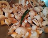 A picture of step 2 of 15 minutes Creamy Mushroom.