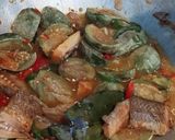Foto langkah ke 4 dari resep Tumis Ikan Asin Jambal Roti Terong.