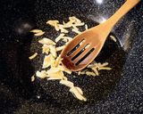 Foto del paso 2 de la receta: Salsa filetto (sin carne)