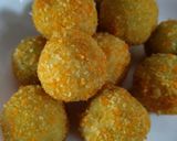 Foto langkah ke 4 dari resep Bola ubi isi coklat.