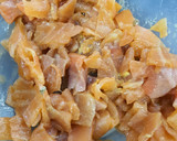 Foto del paso 4 de la receta: Garbanzos al curry con gambones y salmón sobre leche de coco