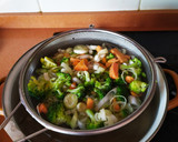 Foto del paso 2 de la receta: Wok de verduras con pavo, conejo y fideos de arroz