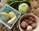 A picture of step 1 of Kohlrabi Soup with Pork Ribs.