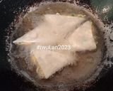Foto langkah ke 5 dari resep Pangsit Lipat Isi Mie Tahu.