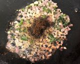 A picture of step 2 of Tawa Idli Fry.