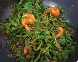 Foto langkah ke 3 dari resep Tumis Daun Pakis.