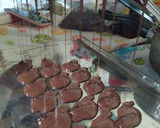Foto del paso 7 de la receta: Bombones de chocolate rellenos de reducción de ponche