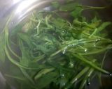 Hình bước làm 2 của món Canh xương bò nấu rau muống bắp chuối