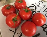 Une image de l'étape 1 de Tomates farcies au crabe, carottes râpées et crème de balsamique.