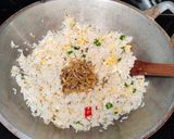 Foto langkah ke 2 dari resep Nasi Goreng Teri Cabe Ijo.