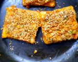 A picture of step 5 of Aloo sesame toast.