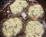 Foto del paso 3 de la receta: Buñuelos de coliflor y choclo y de zucchini