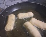 A picture of step 3 of Paneer spring roll.