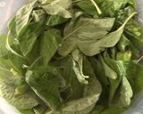 รูปขั้นตอนการทำที่ 1 ของ ผักโขมผัดไข่